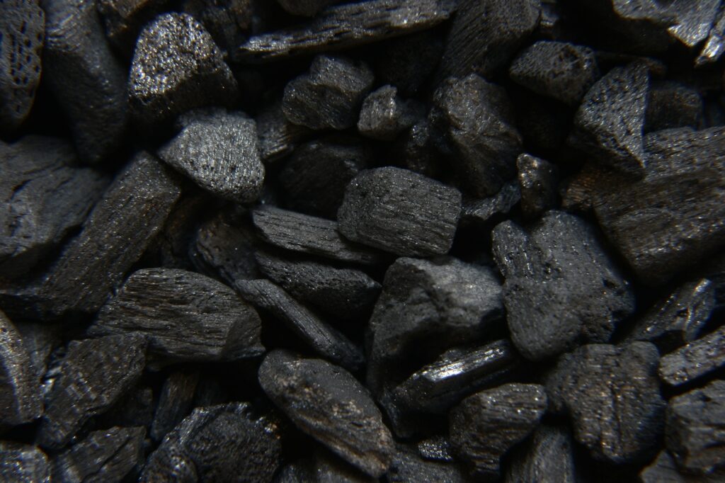 Czarne bryły węgla