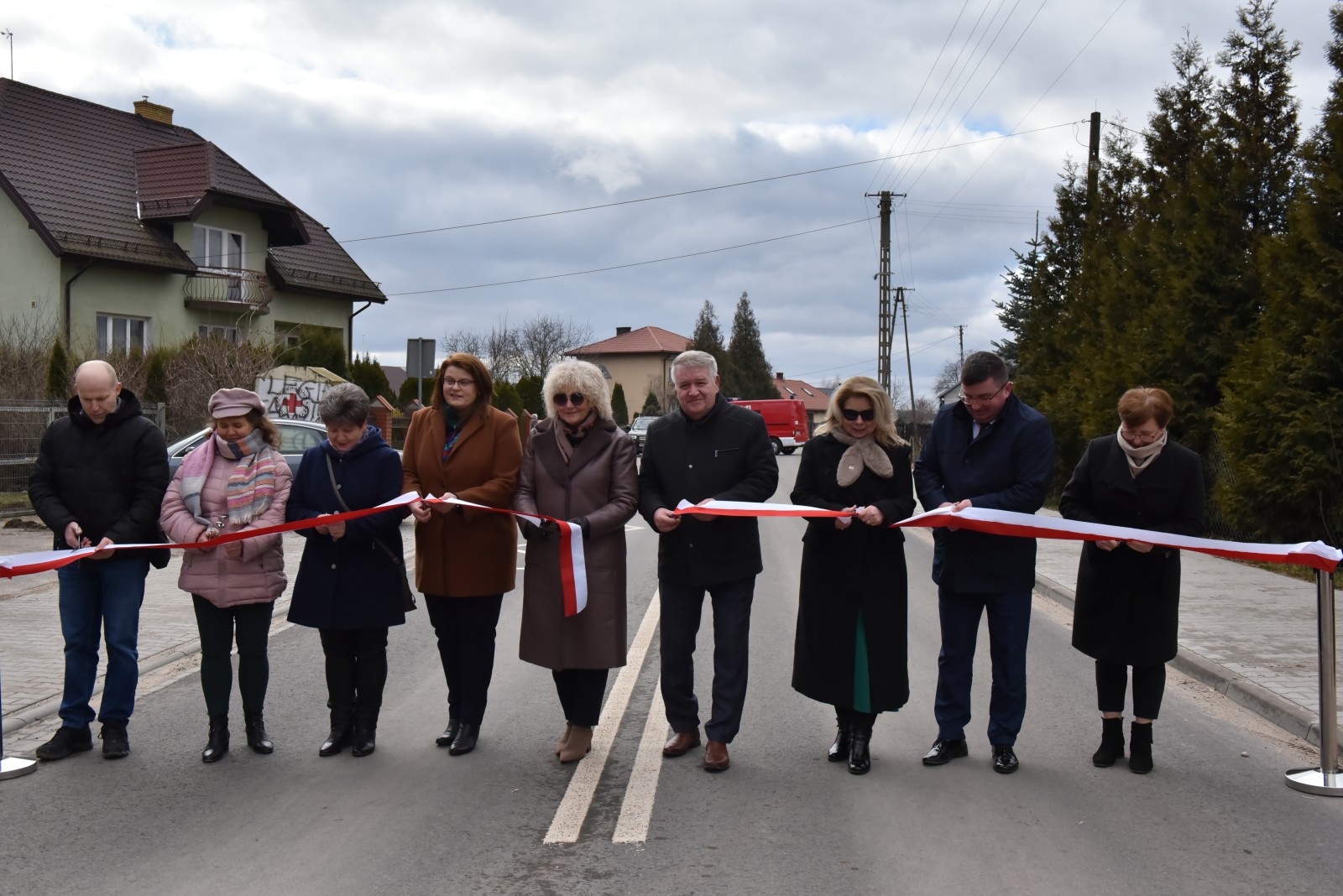 Zdjęcia przedstawiają krótką relację z wydarzenia otwarcia dróg.