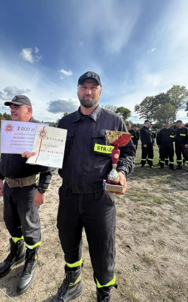 Zdjęcia z Gminnych Zawodów Sportowo - Pożarniczych. Pokazują przebieg konkurencji oraz wręczanie nagród