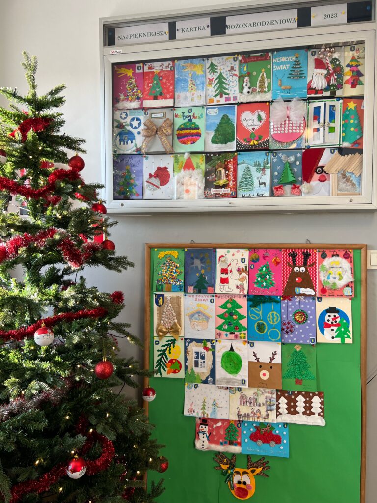 Galeria przedstawia prace dzieci w konkursie na Najpiękniejszą Kartkę Bożonarodzeniową