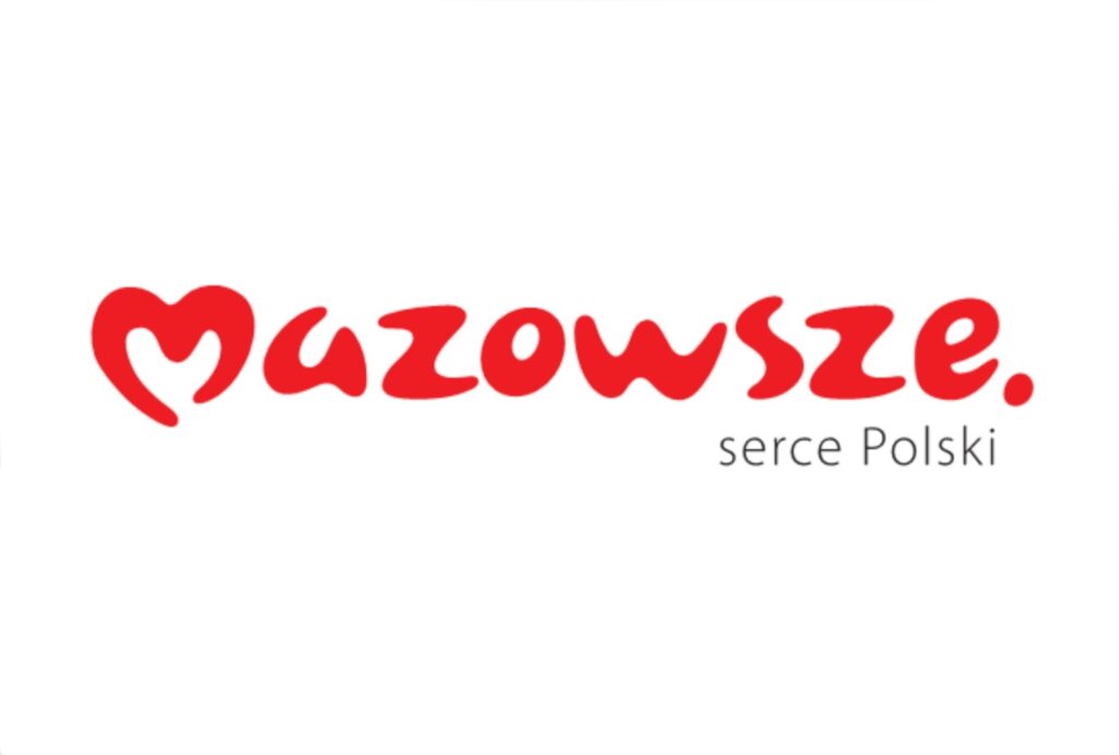 Logo Mazowsze, napis czerwony na białym tle. Wyróżnia się stylizowaną literą M. Pod spodem napis: serce Polski.