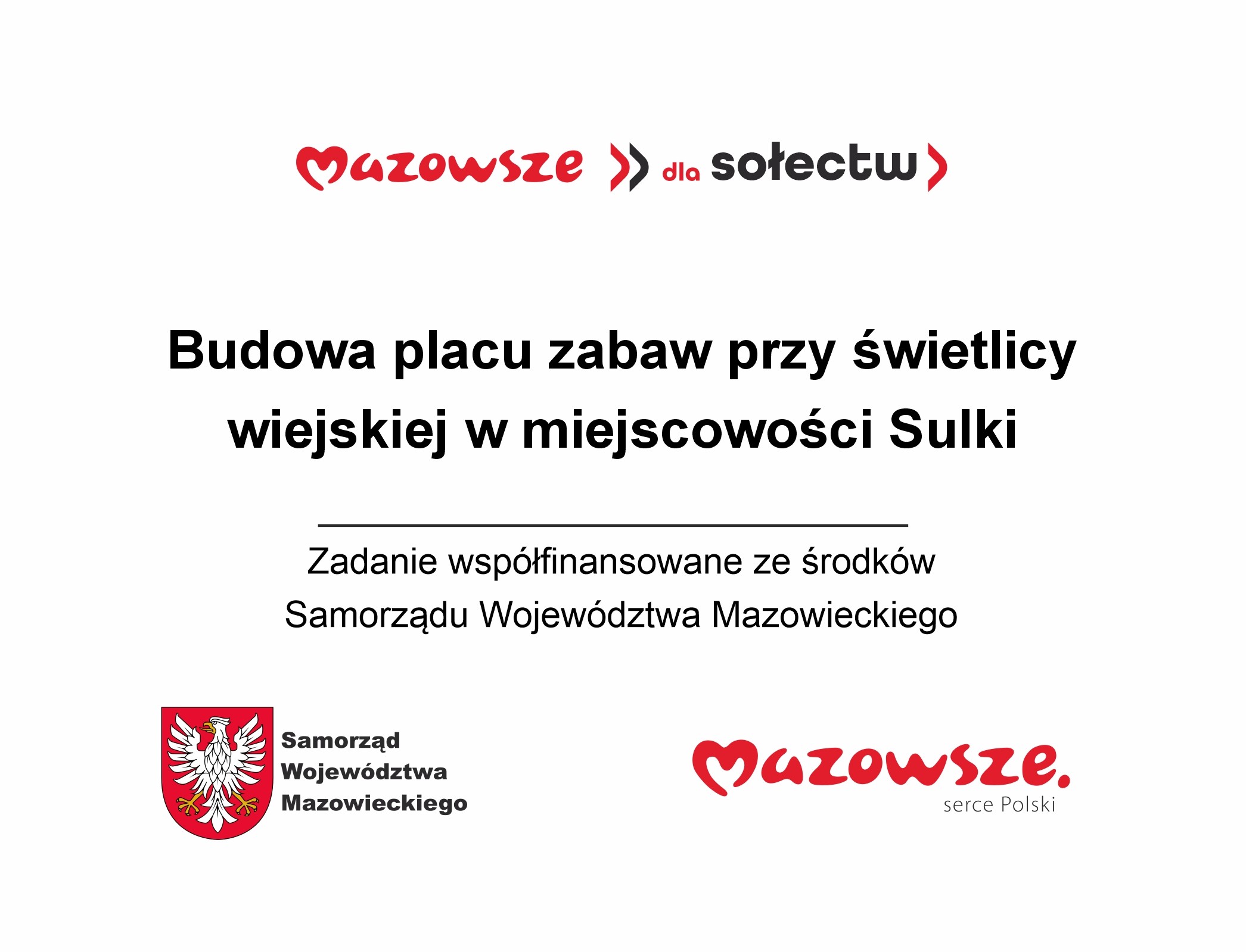 Plakat informuje o budowie placu zabaw w Sulkach. Na białym tle widoczne są czarne i czerwone napisy. Logo Mazowsza i herb Województwa Mazowieckiego.