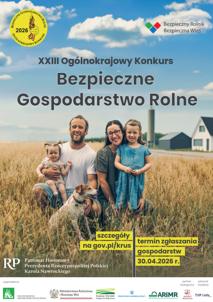 Rodzina na polu zboża, w tle niebieskie niebo i gospodarstwo. Plakat promuje konkurs Bezpieczne Gospodarstwo Rolne. Logotypy i szczegóły na dole.